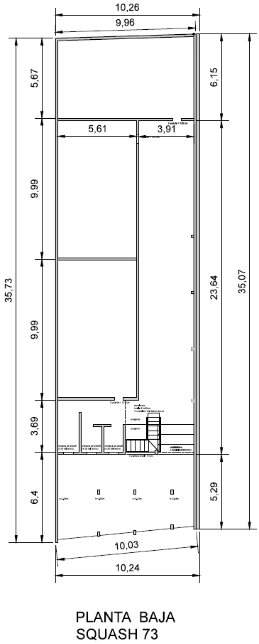 Plano acotado de la planta baja de Squash 73, con la distribución de las dos salas de ensayo y las áreas contiguas